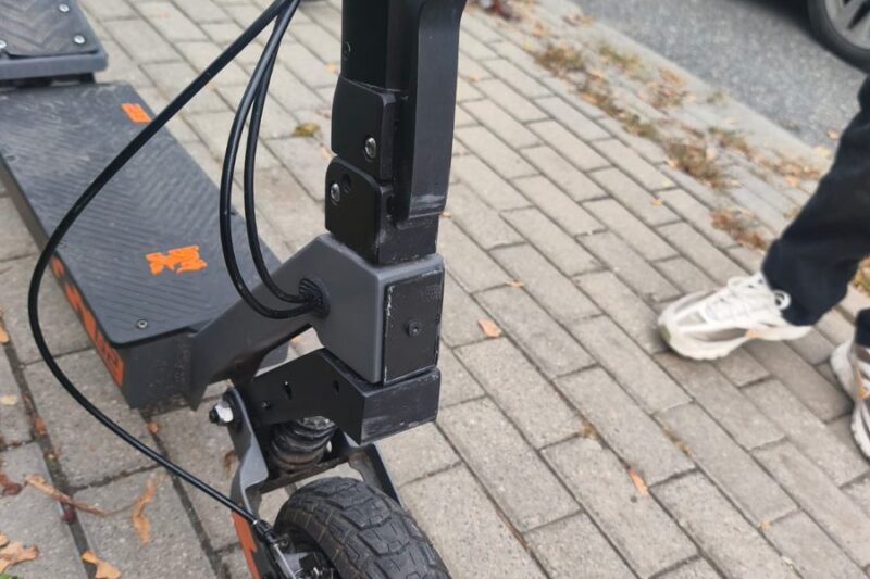 Hulajnoga elektryczna to nie zabawka, apel policji po zdarzeniu w Paprotni